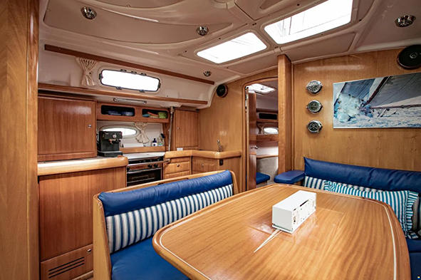 Innenansich-7t Bavaria 42